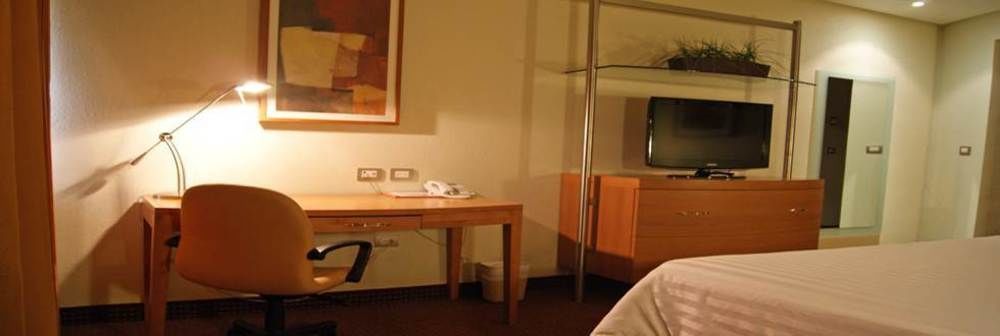 Hotel Mercury Inn ケレタロ エクステリア 写真