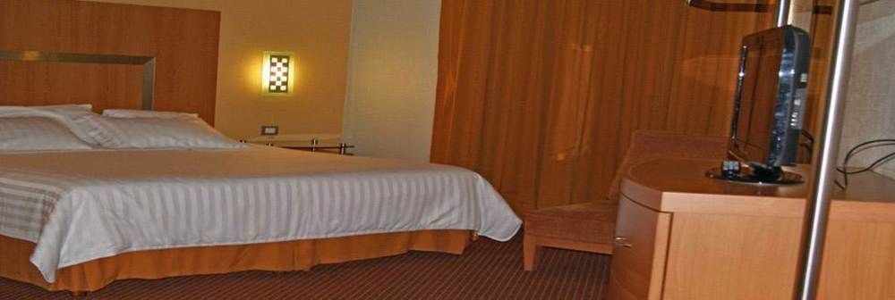 Hotel Mercury Inn ケレタロ エクステリア 写真