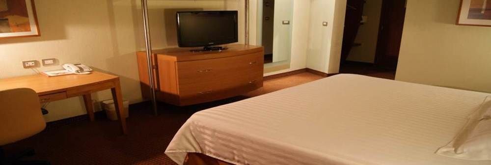 Hotel Mercury Inn ケレタロ エクステリア 写真