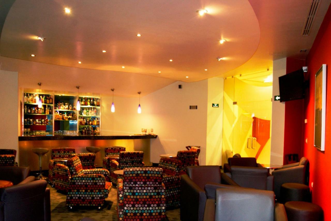 Hotel Mercury Inn ケレタロ エクステリア 写真