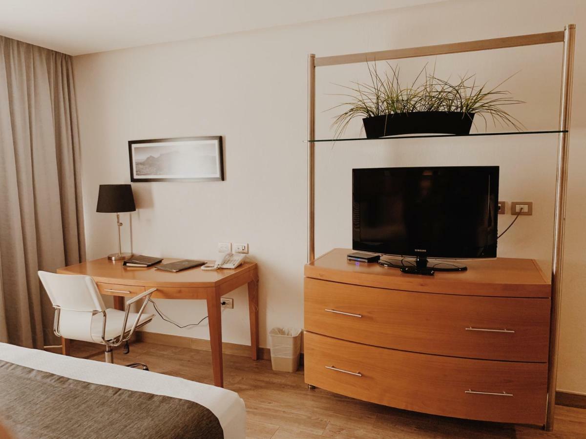 Hotel Mercury Inn ケレタロ エクステリア 写真