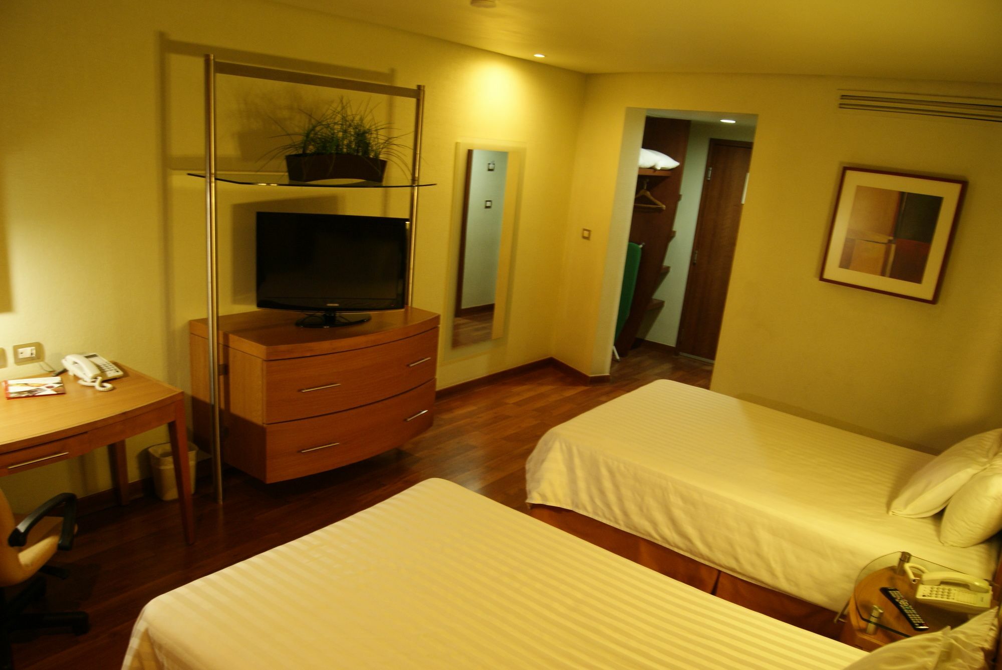 Hotel Mercury Inn ケレタロ エクステリア 写真