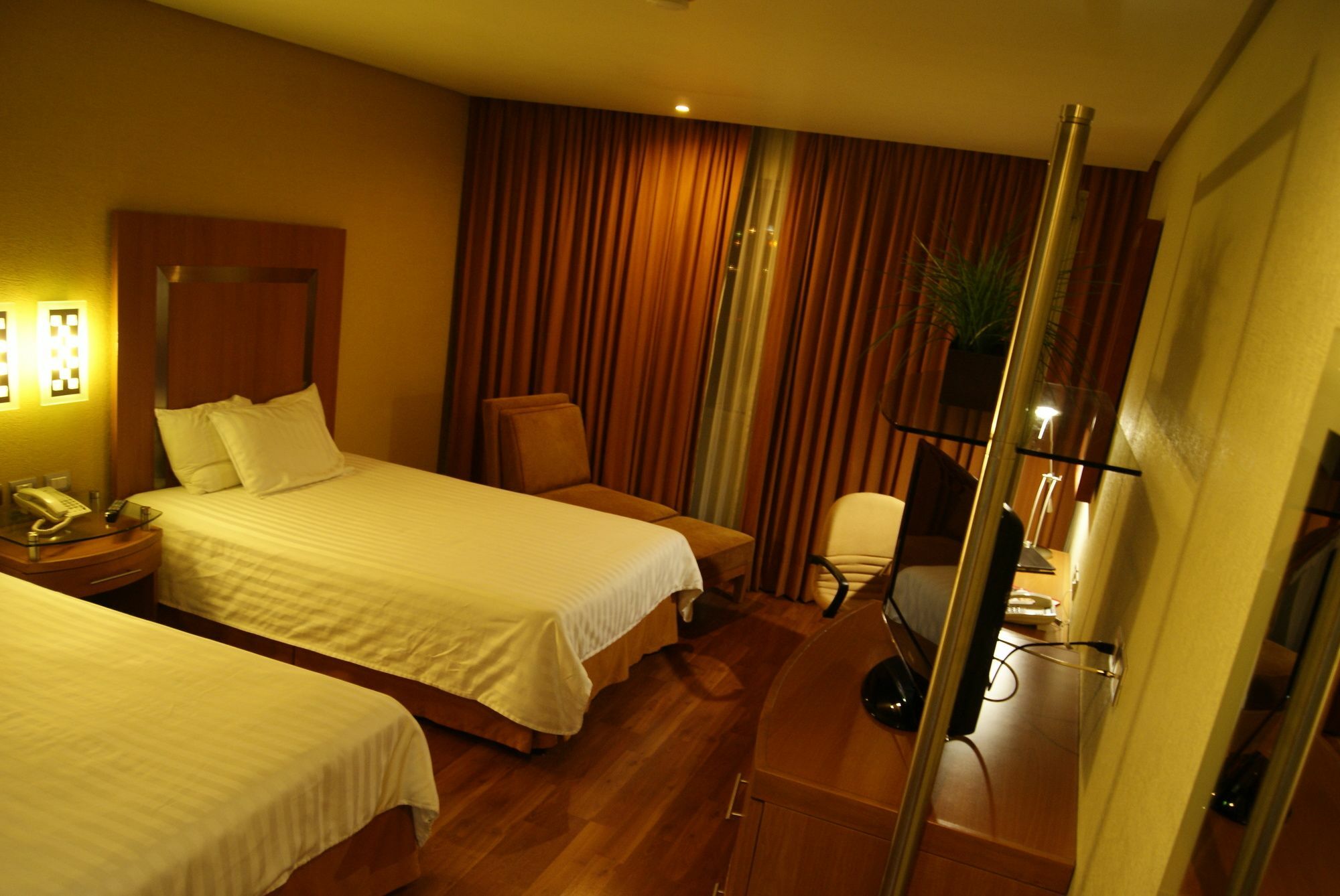 Hotel Mercury Inn ケレタロ エクステリア 写真